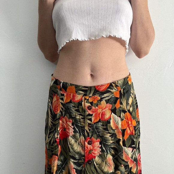 midi to maxi floral hawaiian print skirt with button details down the front - Picture 6 of 7